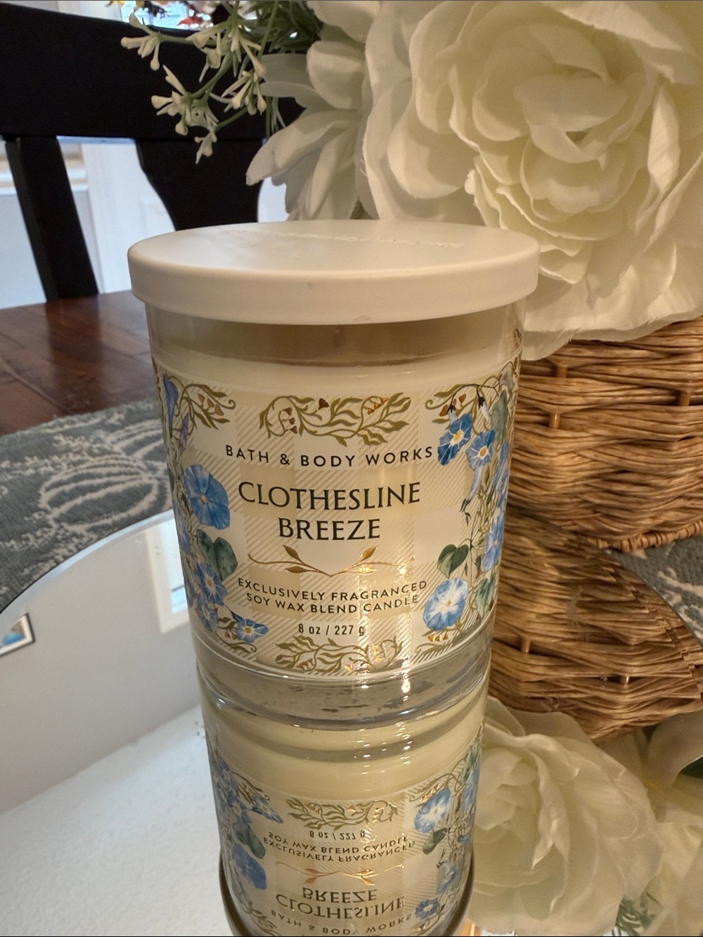Bath & Body Works Clothesline Breeze Candle — White & Blue Floral